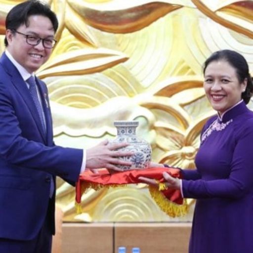 Ep145: VOV - Thế giới với Việt Nam: Trao kỉ niệm chương vì hòa bình cho Đại sứ Campuchia cover
