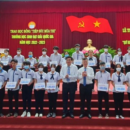 Ep7941: Tin trong nước - Cần Thơ: Trao học bổng “Tiếp sức mùa thi” cho học sinh lớp 12 khó khăn cover