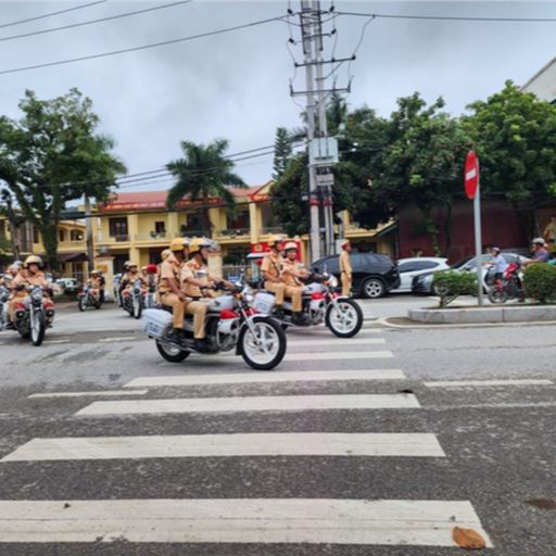 Ep9377: Tin trong nước - Điện Biên: Tổng kiểm soát xe ô tô vận tải hành khách và vận tải hàng hoá bằng container cover