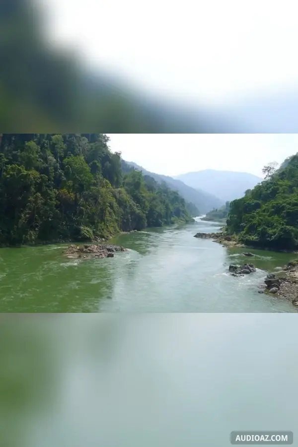 Dòng sông mùa lũ