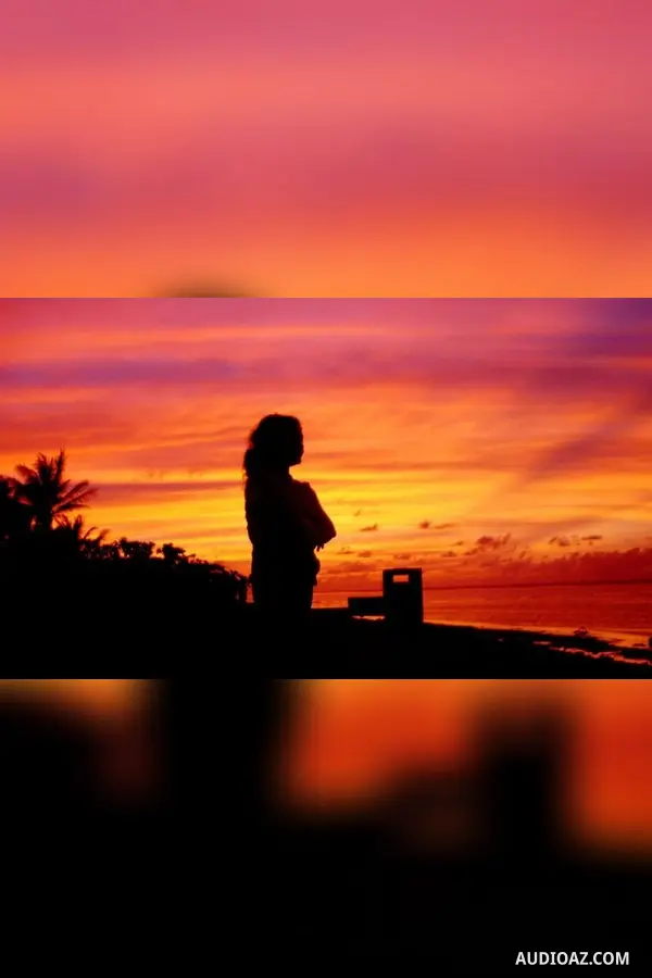 Trên mái nhà người phụ nữ