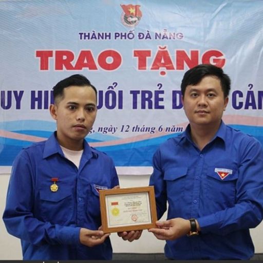 Ep3009: Tin trong nước: Đà Nẵng trao Huy hiệu “Tuổi trẻ dũng cảm” cho thanh niên cứu người cover