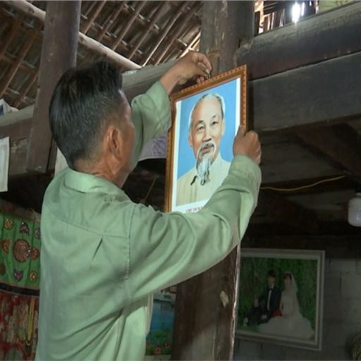 Ep4054: Tin trong nước: Người dân vùng cao Lào Cai giữ thói quen treo cờ và ảnh Bác Hồ dịp 2/9 cover