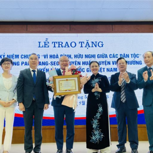 Ep7777: Tin trong nước - Kỷ niệm chương “Vì hòa bình, hữu nghị giữa các dân tộc” - ghi nhận đóng góp trong quan hệ Việt Nam - Hàn Quốc của Huấn luyện viên Park Han-seo image