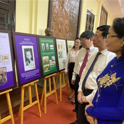 Ep8462: Tin trong nước - Triển lãm: Hành trình theo dấu chân Bác Hồ qua sưu tập tem và bưu ảnh image