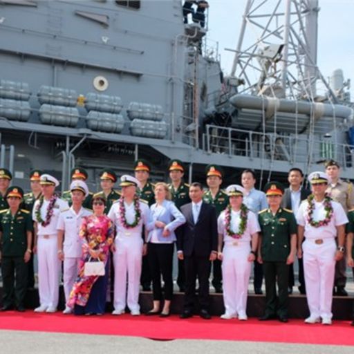 Ep8520: Tin trong nước - Đoàn tàu sân bay Hải quân Hoa Kỳ cập cảng Đà Nẵng, bắt đầu chuyến thăm Việt Nam image