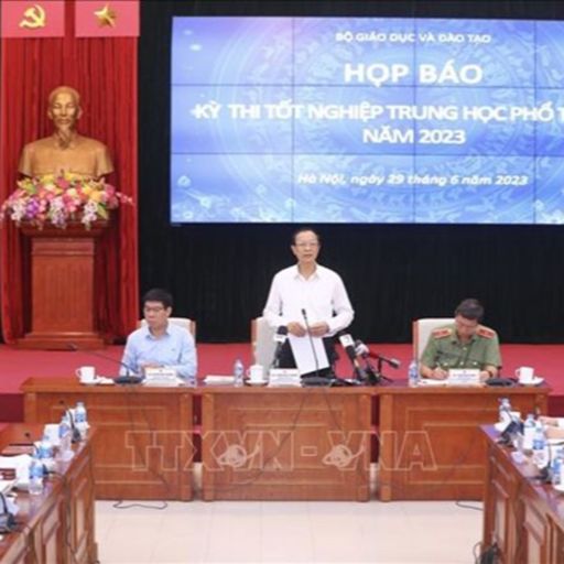 Ep8589: Tin trong nước - Họp báo kết thúc kỳ thi tốt nghiệp THPT 2023: “Nóng” vấn đề sử dụng thiết bị công nghệ cao image