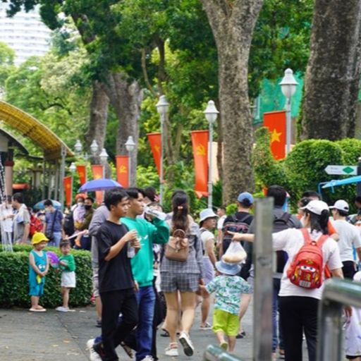 Ep9658: Tin trong nước - Ngày đầu nghỉ lễ, nhiều khu vui chơi ở TP.HCM hút khách tham quan  image