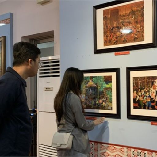 Ep9698: Tin trong nước - Gia Lai: Triển lãm tranh của hoạ sĩ Xu-Man thu hút du khách image
