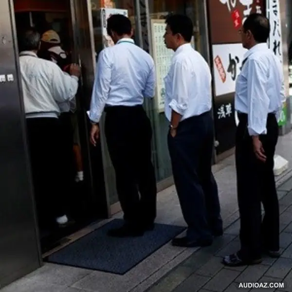 Ứng xử văn minh khi sử dụng thang máy nơi công cộng